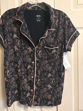 Black Floral Lace-Print Short Sleeve Button Down Shirt by Gilligan & O'Malley